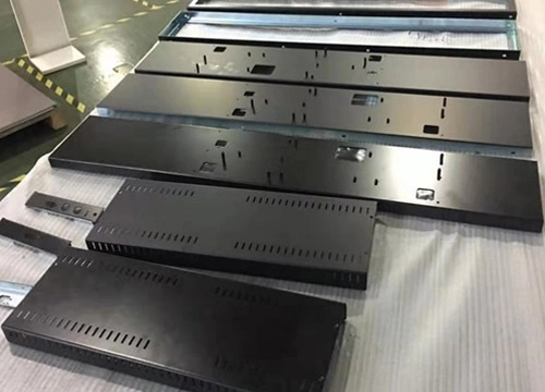 Fabrication de tôle d'aluminium personnalisée/service de découpe et de cintrage au laser avec anode/revêtement de poudre noire, couverture externe de machine